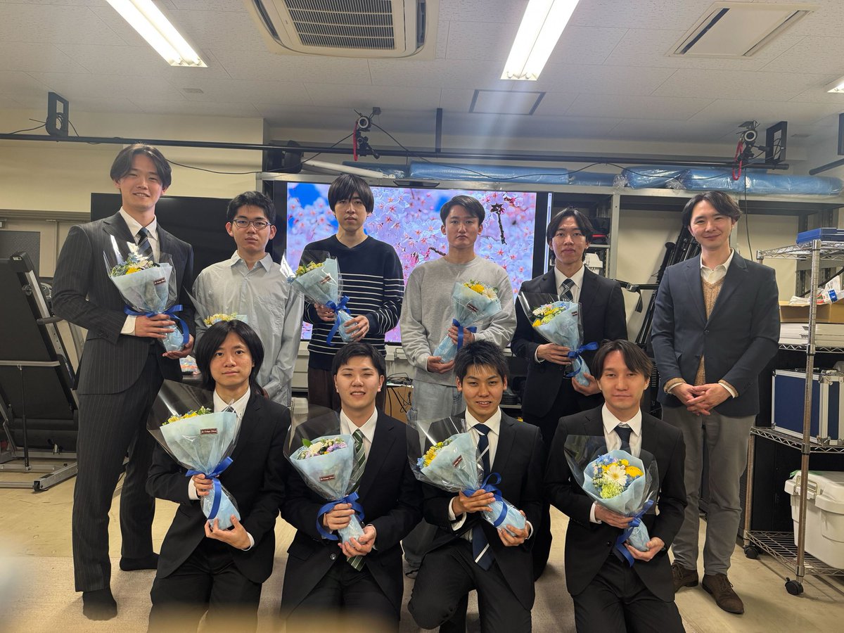 funato_lab's tweet photo. 本日、研究室から大学院生4名、学部生5名が修了、卒業しました。修了生は、来週には企業で働いていることが、信じられないと言っていました。卒業生は進学して、引き続き研究を続けてくれます。
皆様おめでとう！ https://t.co/cDG3y0TI8y