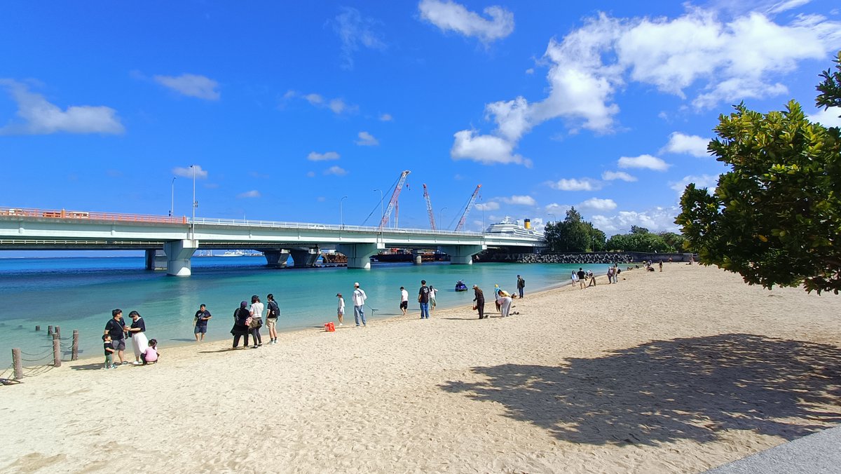 windming81's tweet photo. 🌊沖繩 3/19–3/22

短短幾天，卻意猶未盡
看著 沖繩美麗海水族館 的鯨鯊發呆
什麼都沒做，卻很療癒
那種安靜到只剩下呼吸的瞬間，很久沒有了
海真的藍得不真實
風吹著，什麼煩惱都變小
白天到處跑景點
晚上回到 國際通
原來最好的旅行
不是去多少地方
而是有沒有真的讓自己停下來
沖繩
下次還會再來 🌴 https://t.co/t19BNXuASE