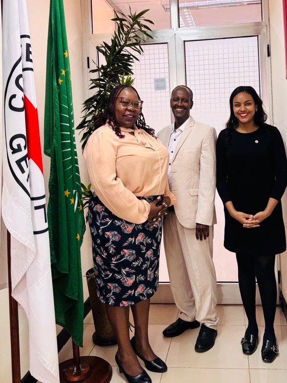 ICRC_AfricUnion's tweet image. Held an insightful exchange with @lukhwaroabigael @MSF on deepening collaboration in #HealthDiplomacy with @AfricaCDC &amp;amp; @AU_HHS. Affirmed to join expertise to advance the #Protectionofhealthcare, improve #Accesstohealth in conflict contexts &amp;amp; support policy development in Africa.