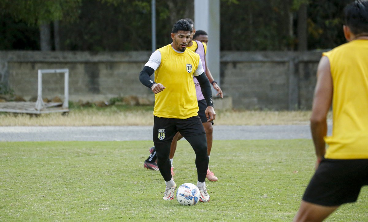 mocafcc's tweet photo. LOS #AURINEGROS NO SE DETIENEN
¡Continúan su preparación sin descanso!
.
.
.
#mocafc #aurinegros #liguillaldf2026 https://t.co/w5mR3Vukad