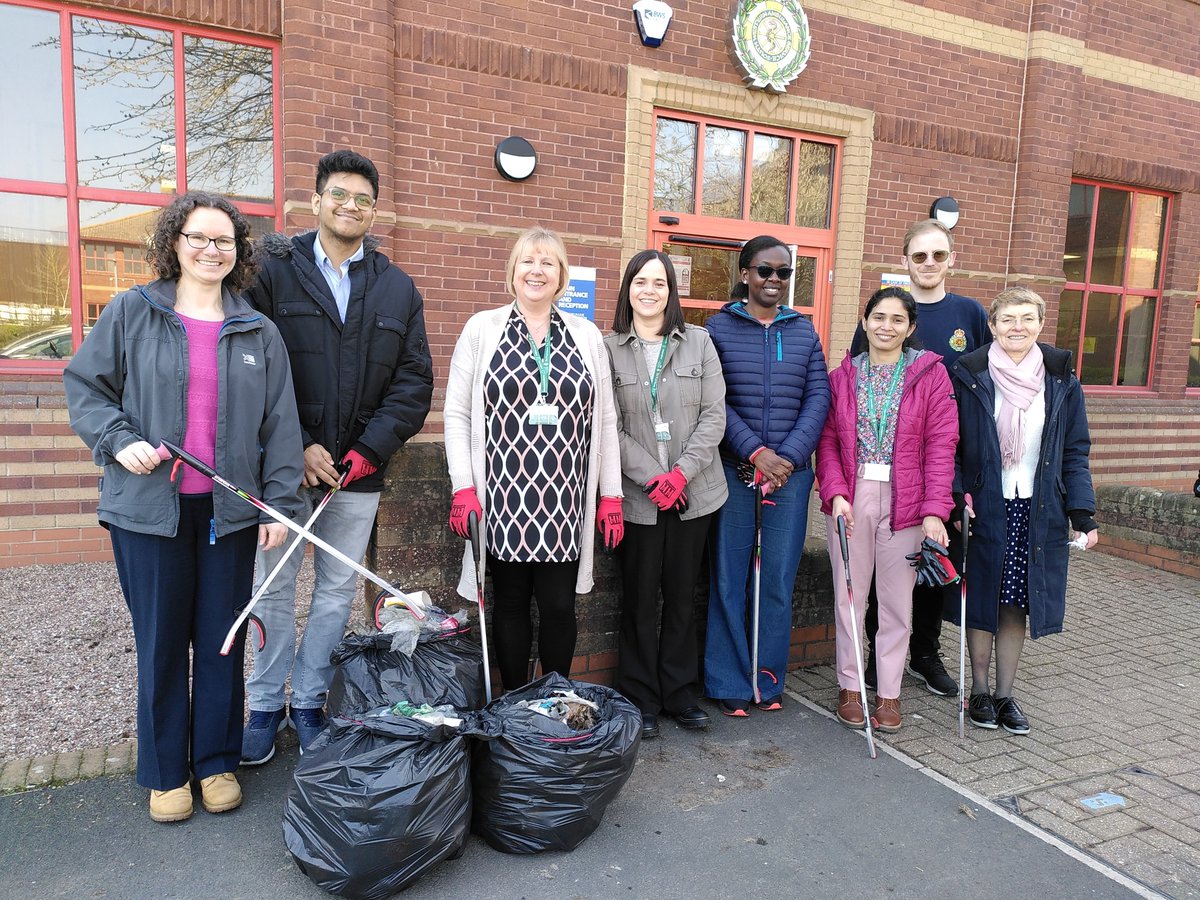 swasFT's tweet image. #TeamSWASFT are always looking for new ways to help the environment, just like this team who made the most of the sunny weather last week and went out litter picking around Trust HQ in #Exeter during their lunch using equipment kindly funded by South Western Ambulance Charity. 💚