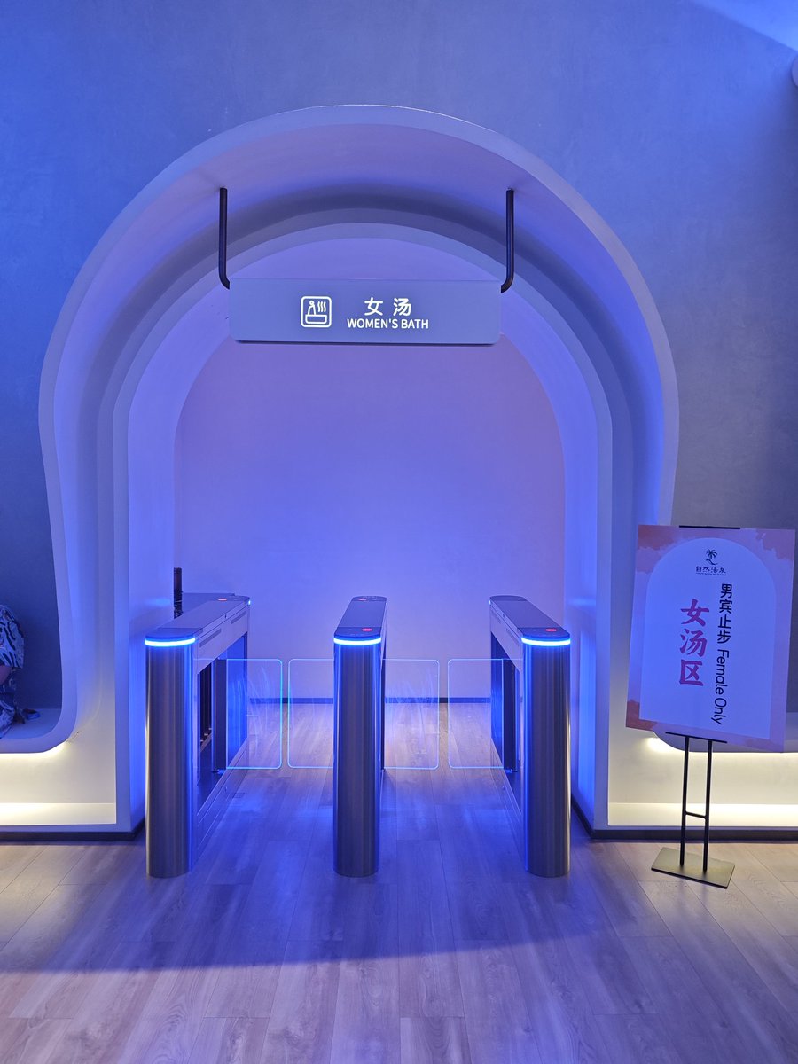 りなこ tweet media