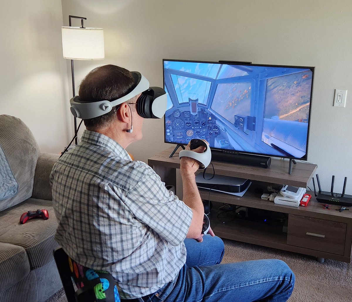 MrSurviv0r tweet media