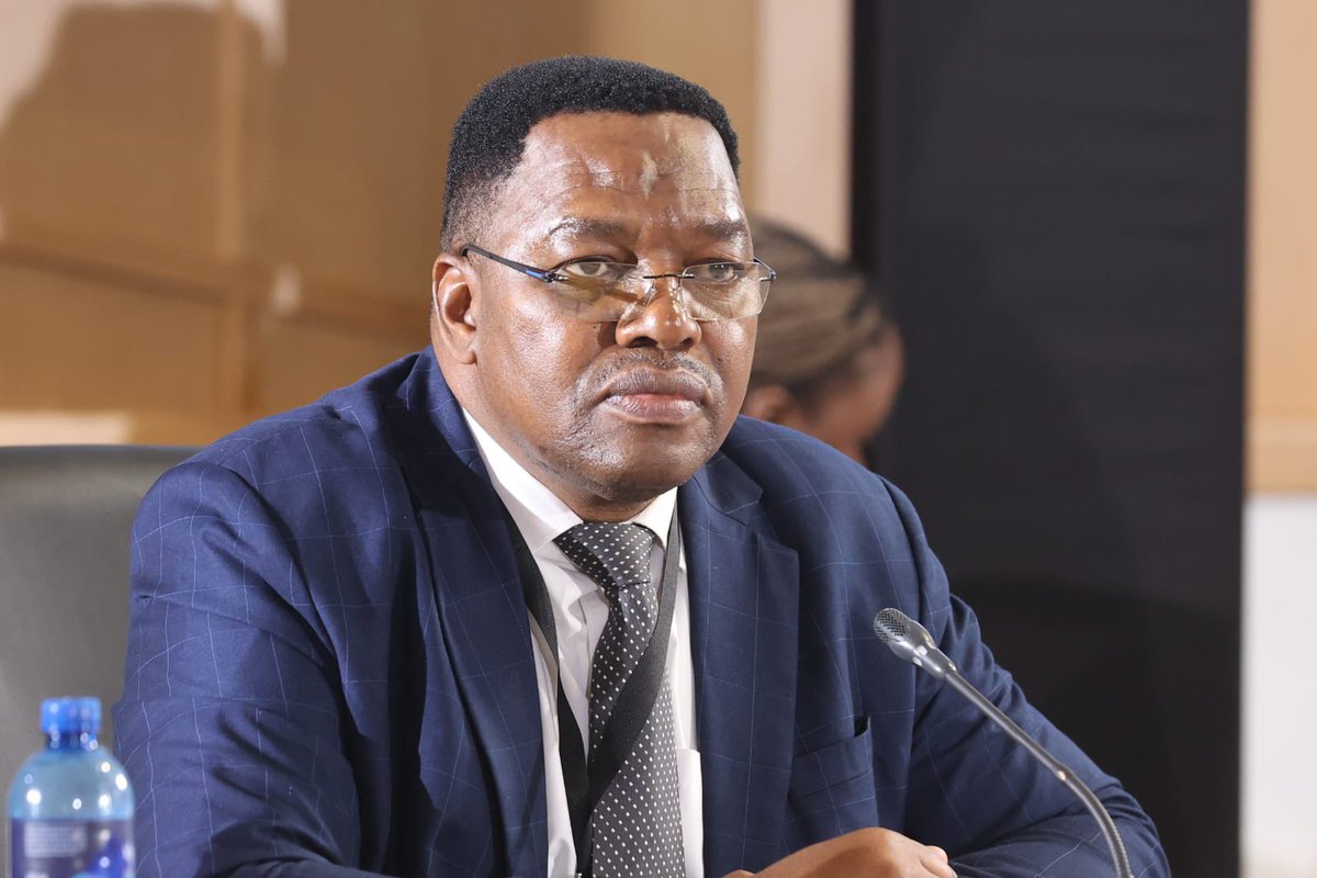 southafricandly's tweet photo. Warrant of arrest out for National Police Commissioner Fannie Masemola. Masemola is likely to appear in court in April #Fannie #Masemola #BreakingNews https://t.co/qnUwbnEjvB