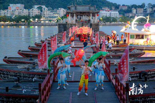 thisisGBA's tweet photo. #Chaozhou | As the Guangdong City Basketball League kicks off, Chaozhou's scenic spots are offering free or discounted entry for participants, media, and fans. 🎟️

Bring your ticket stub to unlock half-price deals and special coupons—valid through Aug 31. A perfect mix of sports and culture! ✨

Dive in: https://t.co/NHe8Iy2AAb

#YueBA #TravelDeals #CulturalTourism #Guangdong #BasketballVibes