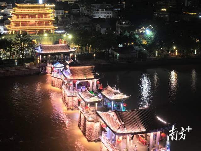 thisisGBA's tweet photo. #Chaozhou | As the Guangdong City Basketball League kicks off, Chaozhou's scenic spots are offering free or discounted entry for participants, media, and fans. 🎟️

Bring your ticket stub to unlock half-price deals and special coupons—valid through Aug 31. A perfect mix of sports and culture! ✨

Dive in: https://t.co/NHe8Iy2AAb

#YueBA #TravelDeals #CulturalTourism #Guangdong #BasketballVibes