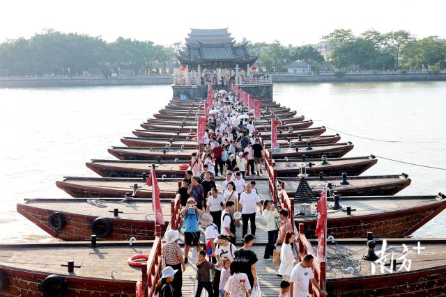 thisisGBA's tweet photo. #Chaozhou | As the Guangdong City Basketball League kicks off, Chaozhou's scenic spots are offering free or discounted entry for participants, media, and fans. 🎟️

Bring your ticket stub to unlock half-price deals and special coupons—valid through Aug 31. A perfect mix of sports and culture! ✨

Dive in: https://t.co/NHe8Iy2AAb

#YueBA #TravelDeals #CulturalTourism #Guangdong #BasketballVibes