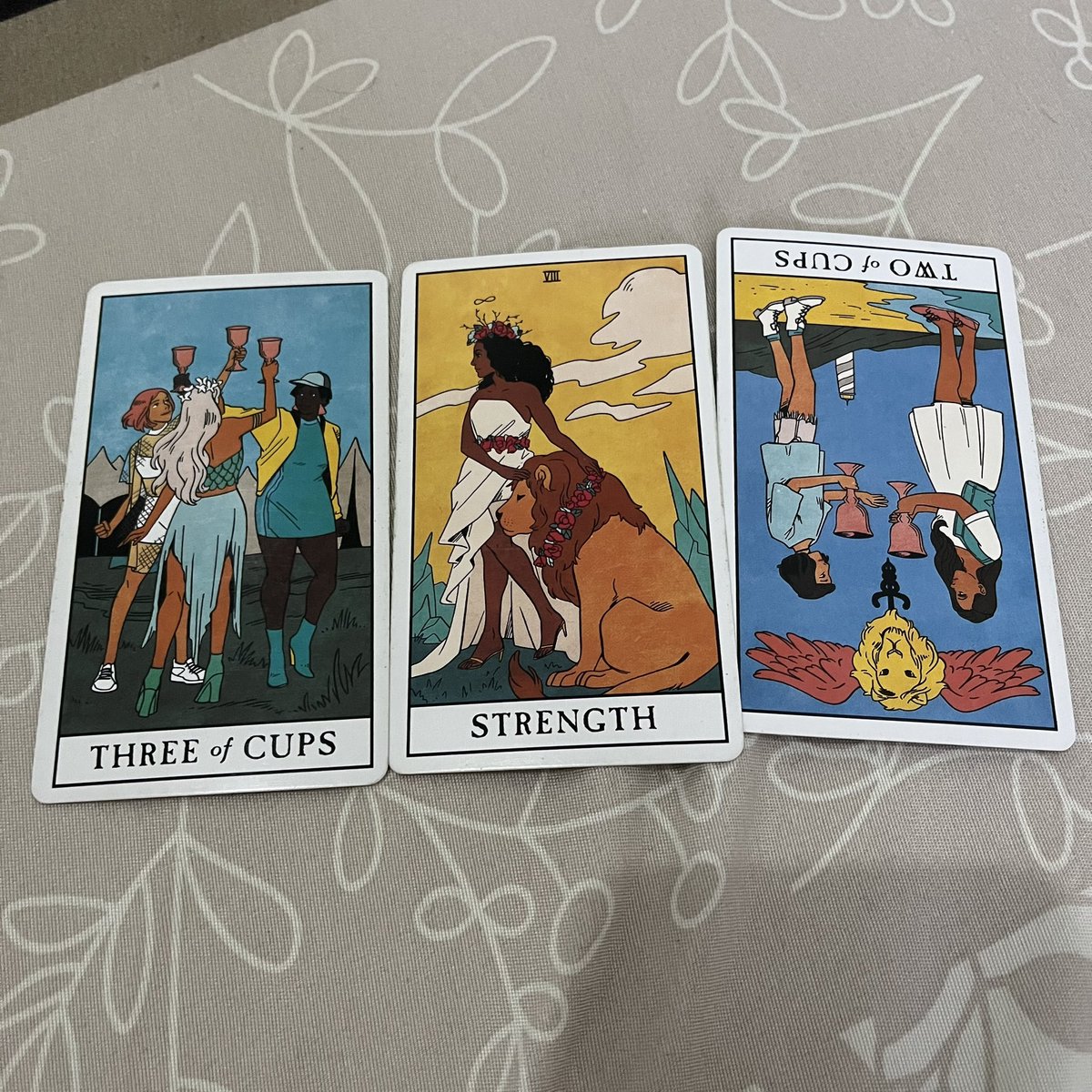 mi ✨ tarot reader tweet media