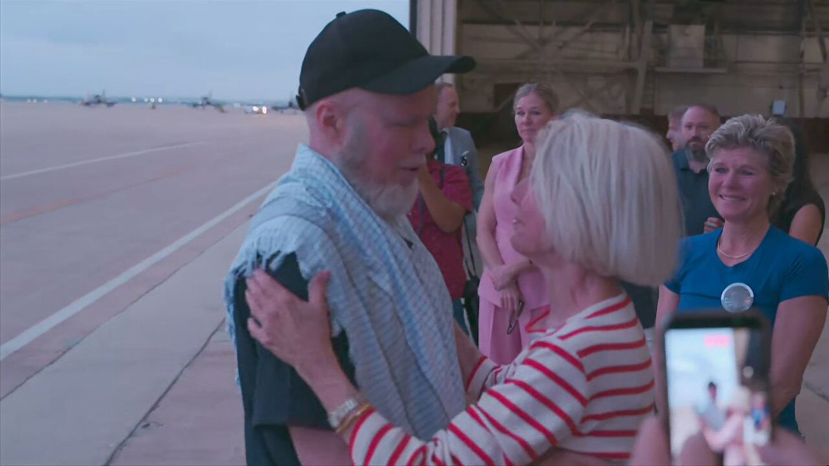 News4SA's tweet image. American Dennis Coyle released by Taliban, arrived in San Antonio this morning, all smiles as he exited the private plane to reunite with family. bit.ly/3NMRKoV