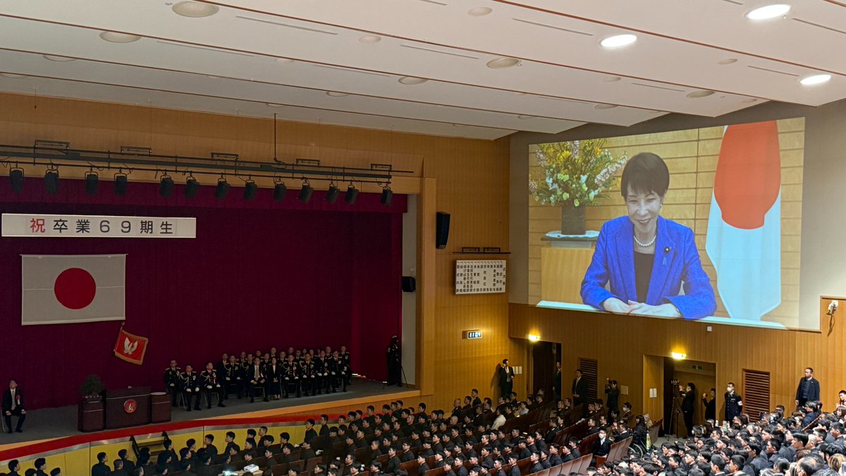 sdfsfreunion's tweet photo. ３月２０日、高等工科学校６９期の卒業式に行って来ました。
小泉防衛大臣といった錚々たる来賓ご臨席の中、総理大臣ビデオメッセージ、防衛大臣訓示や様々な祝辞をいた��き、本当に濃密な卒業式となっていました。
次男とその同期、３年間よく頑張りました♪( ´▽｀)
#高等工科学校
#陸上自衛隊 https://t.co/W1PZIVTA1k