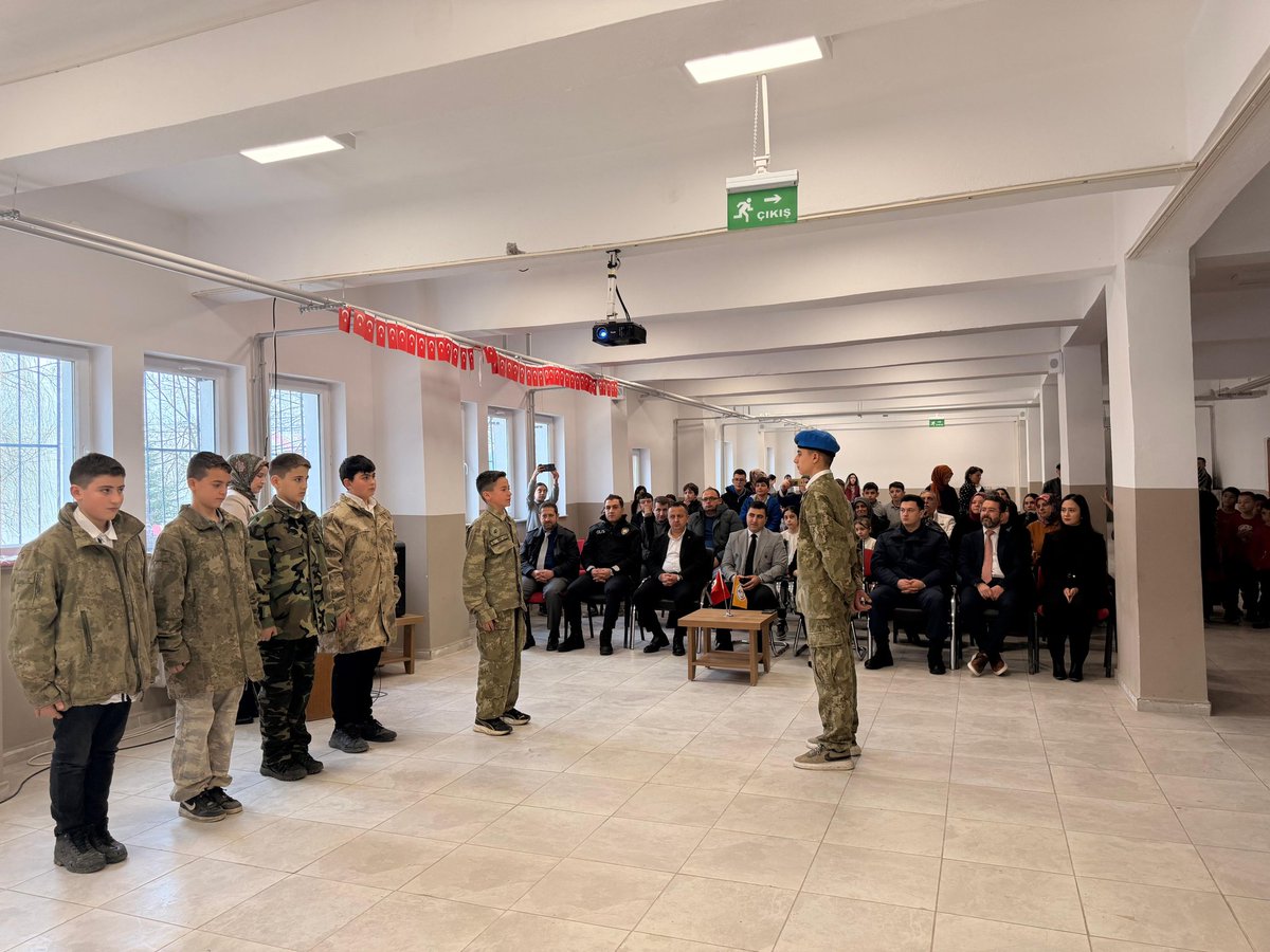 BayramorenMem's tweet photo. Sayın İlke SAKA, Belediye Başkanımız Sayın Raşit GÜNGÖR ve kıymetli eşleri Sayın Bircan GÜNGÖR, kurum amirlerimiz, velilerimiz ve öğrencilerimizin katılımıyla gerçekleştirildi. https://t.co/8D9rzscUkC