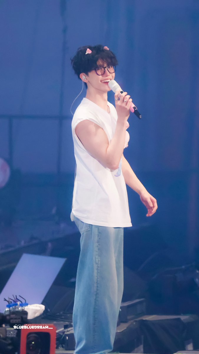 𝐁𝐋𝐔𝐄 tweet media