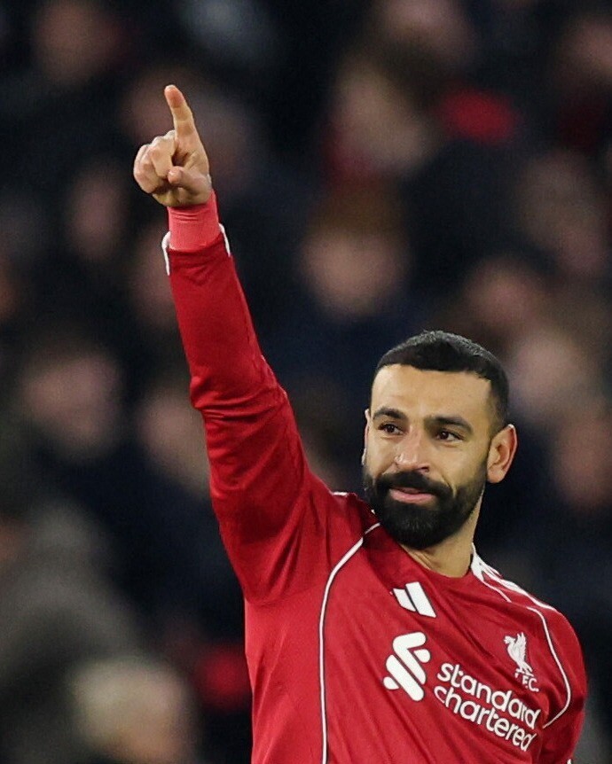 France24_en's tweet image. ⚽ #Liverpool star Mohamed #Salah announced Tuesday that he would be leaving the English club at the end of the season. 

The 33-year-old Egypt forward arrived at Anfield from #Roma in 2017, scoring 255 goals in 435 appearances.

Read more ➡️ go.france24.com/cXD

📸 Reuters