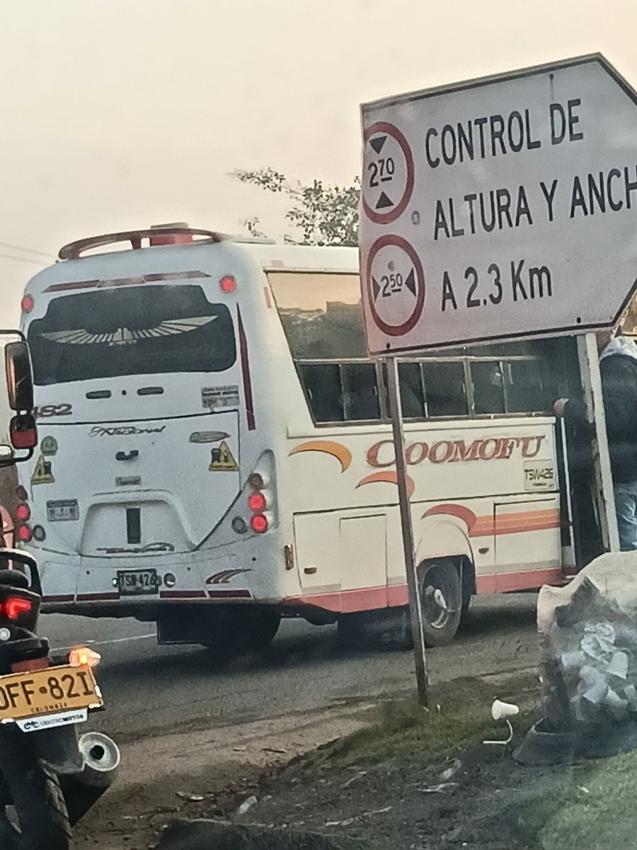 InmovilidadSaba's tweet photo. No sirven para nada @SectorMovilidad @MovilidadCundi @JorgeEmilioRey @CundinamarcaGob @CarlosFGalan @AlcaldiaFunza
el caos vial es tremendo, donde estan? @PGN_COL hasta cuándo?
Cuando trabajarán en serio? https://t.co/0jnYdDHgMo