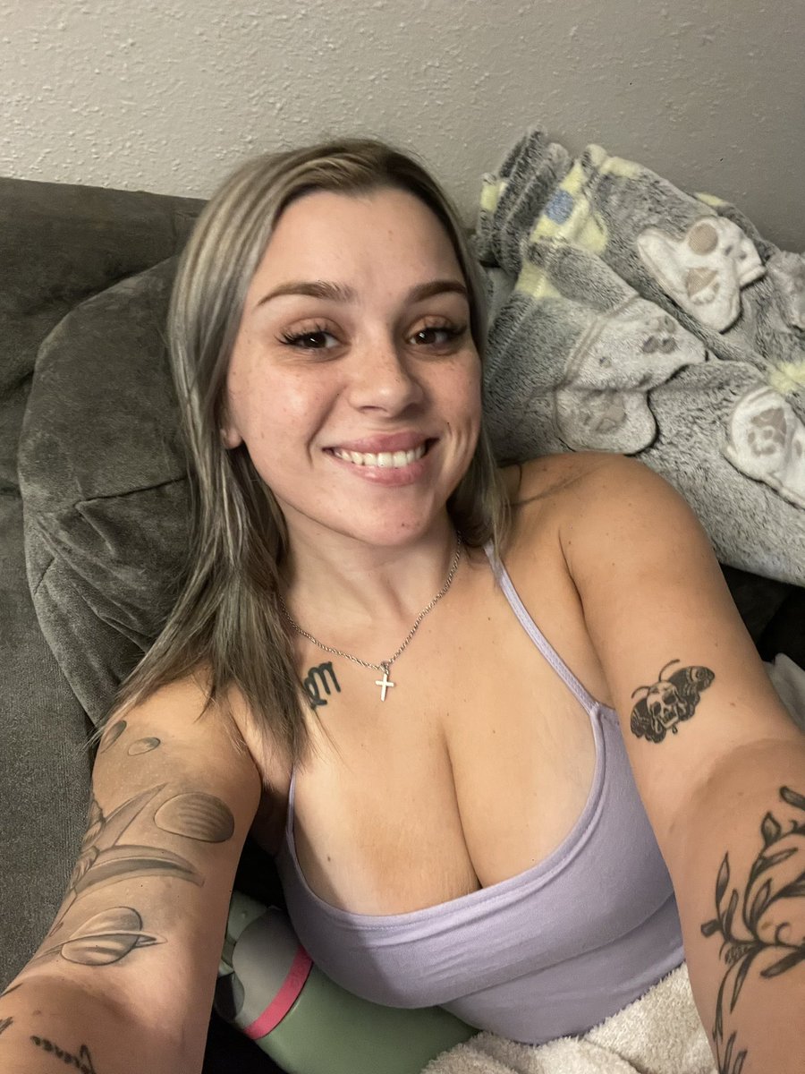sar98396's tweet photo. @bambi_coxx Good morning everyone👋❤️ 

Say Hi in my dm .am fun to chat🖤 https://t.co/VFBPe2UwW1