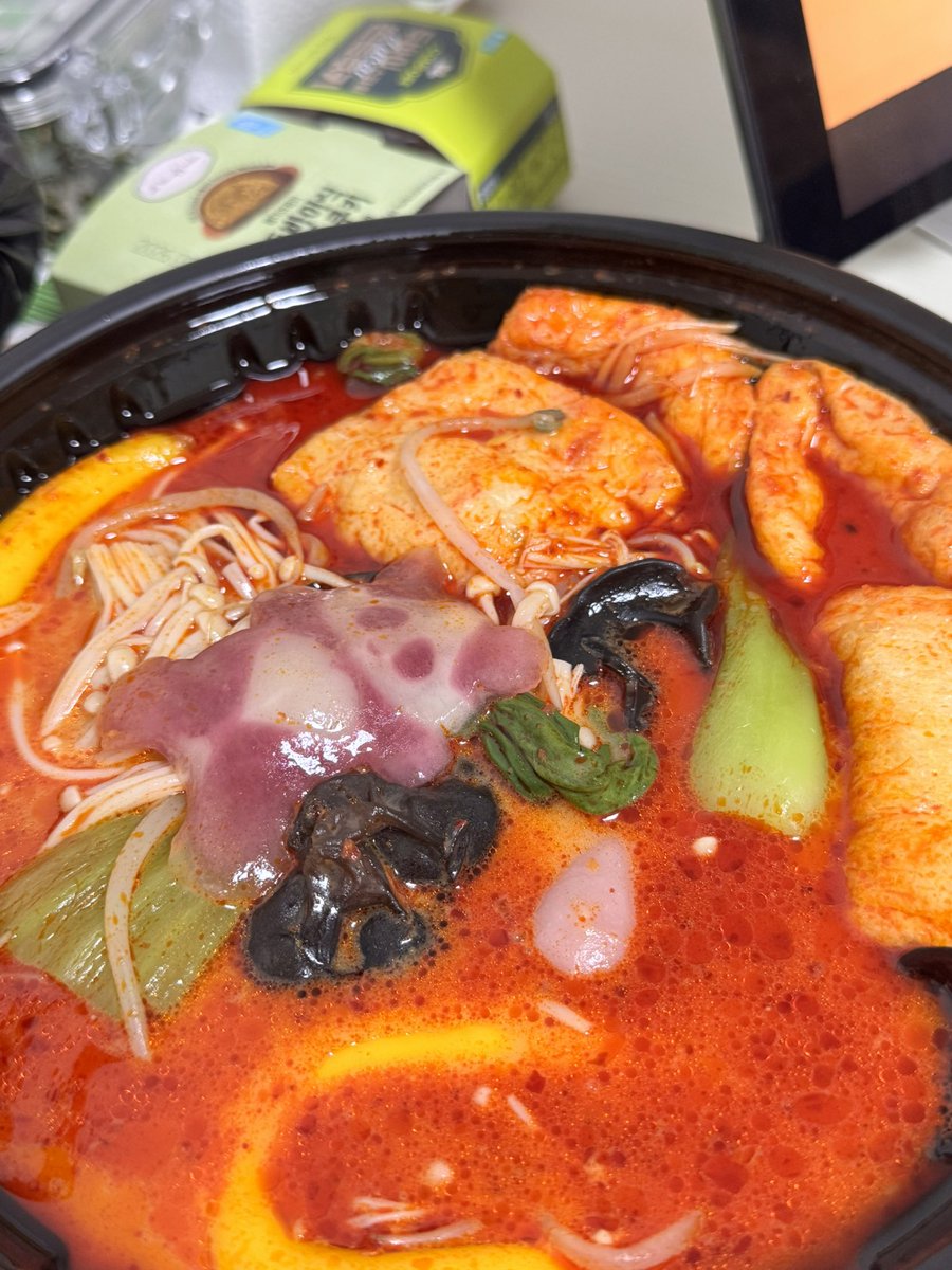 오늘 잠자리 가진 분과 꽤 느낌 좋은 관계를 맺어서 다음을 또 기약하기로 함