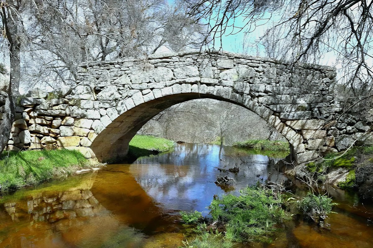 La tierra de Abula fue conquistada por los romanos en el s.III a.C. y con la regulación administrativa de Augusto quedó adscrita a la provincia de Lusitania.
Foto: Puente de Calicanto (Mirueña) #SierraDeÁvila