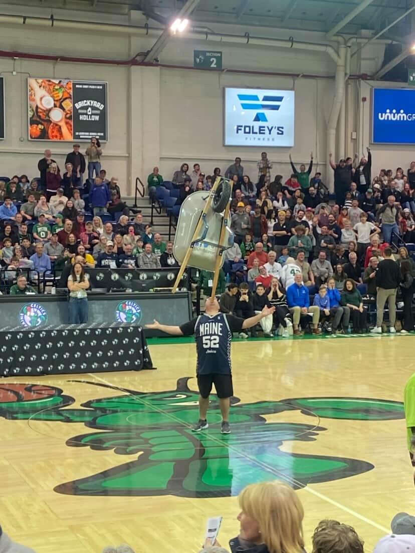 ChinBalancer's tweet photo. Thank you @maineceltics and fans for the perfect night in Portland! 

2nd 📷: @mandy.j10 /ig
3rd 📷: @viva___miguel /ig

#chinbalancing #crustaceannation #maine #celtics #maineceltics https://t.co/XifRuYPNMn