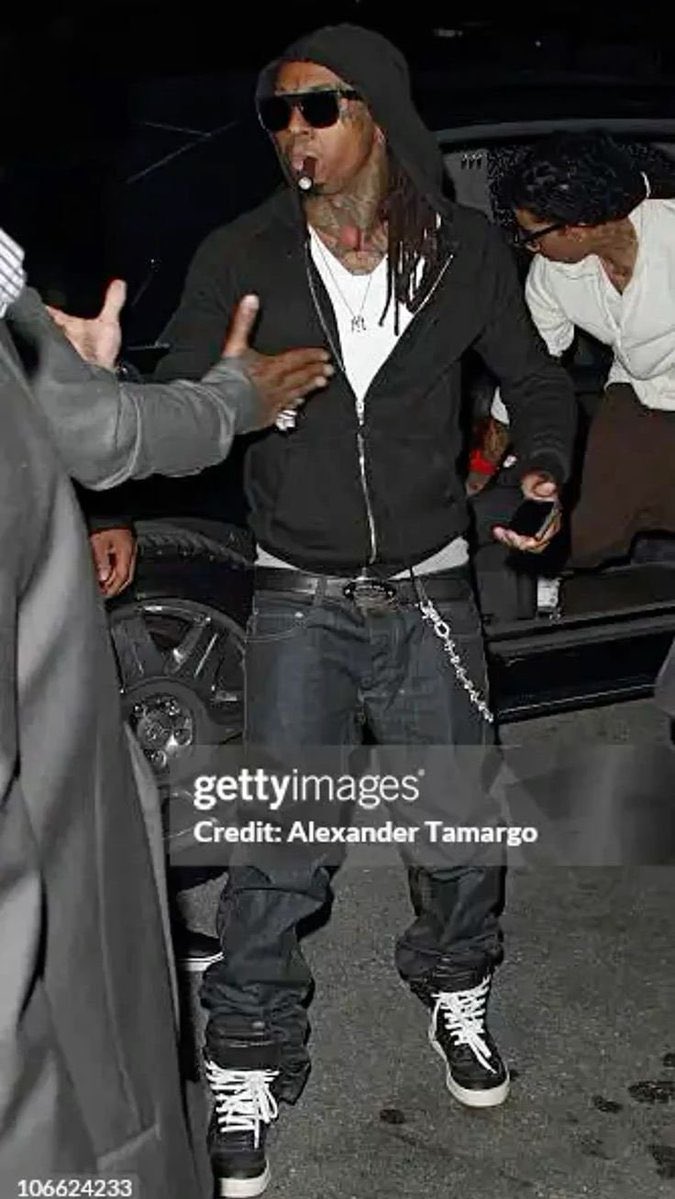 +MONOCHROME° 🤟🏽👽 tweet media