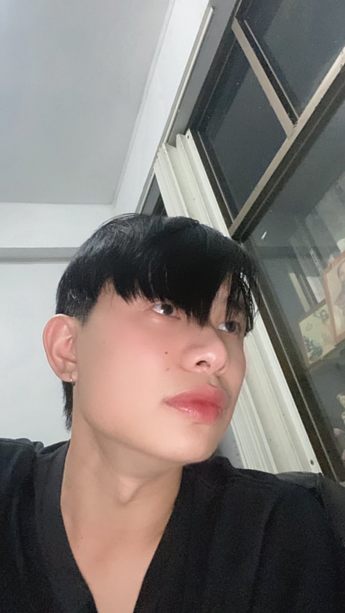 •Mxxn• tweet media