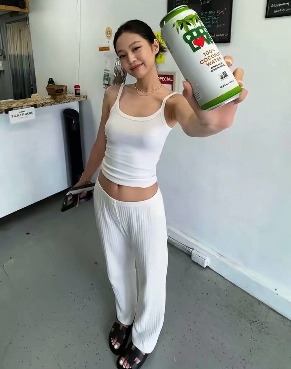 rubyjenniepink1 tweet media