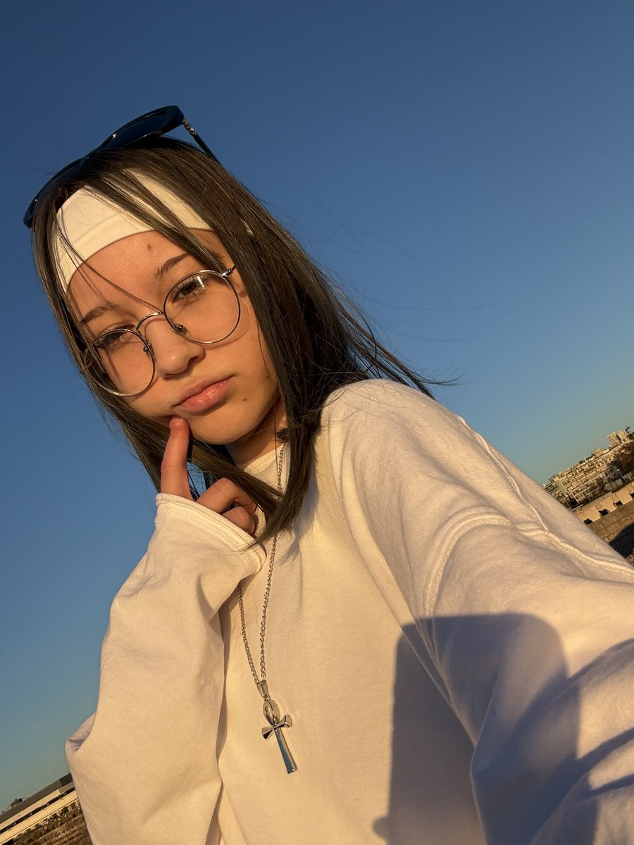 Hana. #GREENGREEN tweet media