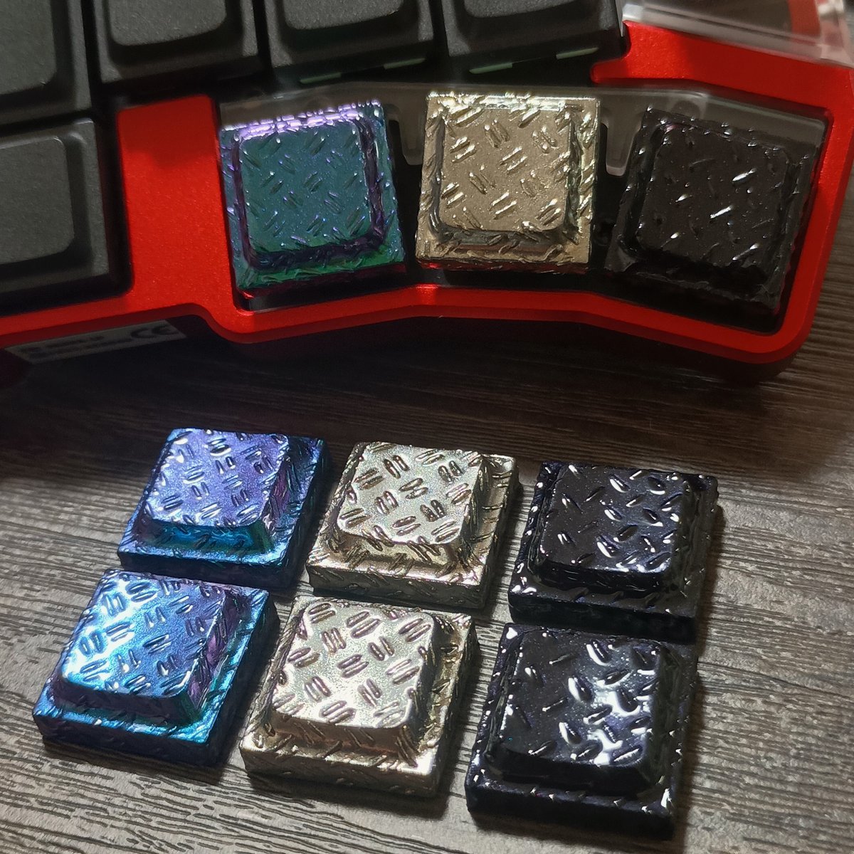 今回の #キーケット 2026では、TEPPANシリーズであるDOUBANも再販します！

一本一本手描きで滑り止めの凹凸を再現したTEPPANシリーズをぜひご覧ください！
（ロープロファイル用のTEPPANもあります）
#自作キーボード #自作キーキャップ #artisankeycap #artisankeycaps #mechanicalkeyboard