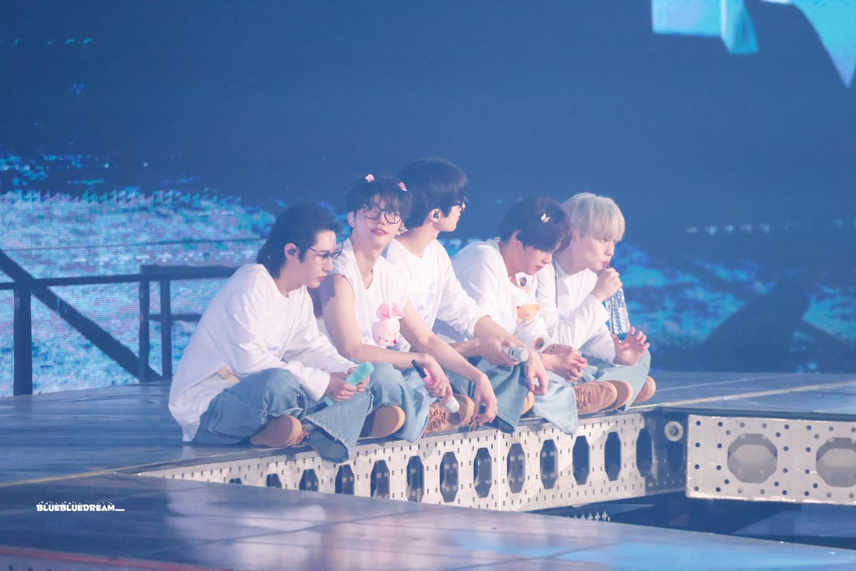 𝐁𝐋𝐔𝐄 tweet media