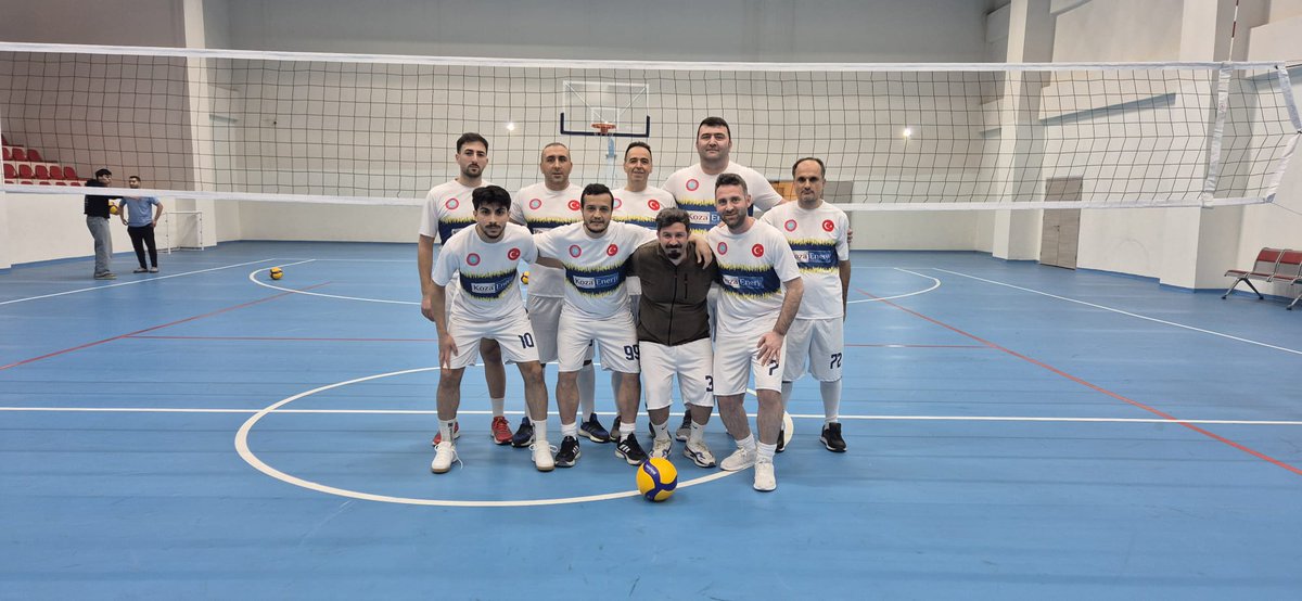EDH1952's tweet photo. İstanbul İl sağlık Müdürlüğünün hastaneler arası düzenlemiş olduğu voleybol turnuvada hastanemiz Esenyurt Necmi Kadıoğlu Devlet Hastanesi ile oynadı.

Maç Sonucu
Eyüpsultan Devlet Hastanesi - 2
Esenyurt Necmi Kadıoğlu Devlet Hastanesi – 1
.
.
.
#valeybolturnuvası
#sağlıkbakanlığı https://t.co/YEb1QZvp7R