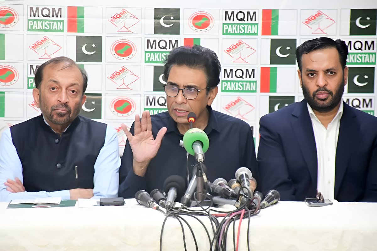 KamalMQM's tweet photo. چیئرمین ایم کیو ایم پاکستان ڈاکٹر خالد مقبول صدیقی، سید مصطفیٰ کمال، ڈاکٹر فاروق ستار، انیس قائمخانی، فرقان اطیب، امین الحق اور فیصل سبزواری کے ہمراہ عارضی مرکز بہادرآباد میں اہم پریس کانفرنس

#MustafaKamal #MQMPakistan #PressConference #KarachiPolitics #PakistanPolitics #Pakistan