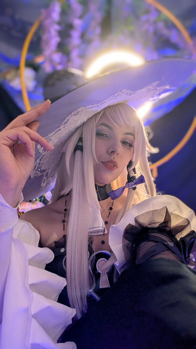 Long Time no see 
I'm the worst when it's time to be active Somewhere ( I'm still up on Insta ) 
This account is still on private but i'll try to come back soon 😁

Some The Herta selfie since i'm upgrading this cosplay ♥️