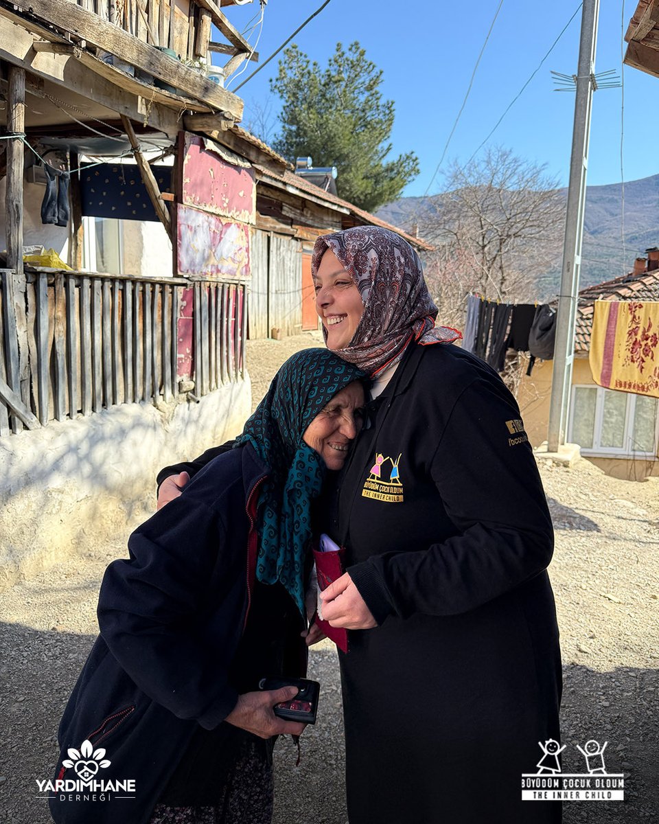 bcocukoldum's tweet photo. Tokat ve Amasya’da ailelerimizle bir araya geldik.✨
Dağıttığımız market kartlarının ötesinde; paylaşmanın, dayanışmanın ve birlikte olmanın en güzel haline tanıklık ettik. Her bir ailenin sıcak gülümsemesi içimizi ısıttı.

#iyilikicin
#biiyilikyap https://t.co/VvzfXEpfH0