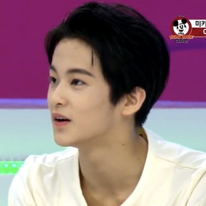 nadyezda #bothsides tweet media