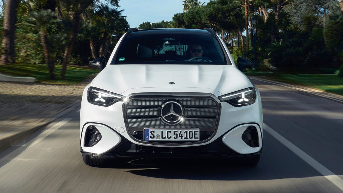 BBC_TopGear's tweet photo. Mercedes-Benz GLC Electric review: BMW iX3, a worthy rival has entered the game ➡️ https://t.co/Hth1WKHayC https://t.co/8Nf9XrFbFF