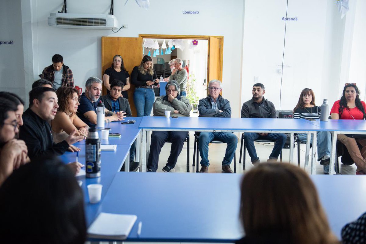 Mesa de trabajo con vecinos de los barrios de la zona sur. 

A pesar de las dificultades económicas nacionales, nos enfocamos en seguir mejorando los servicios esenciales y darle continuidad a las obras.

Planificación estratégica y escucha activa, las bases de nuestro modelo de