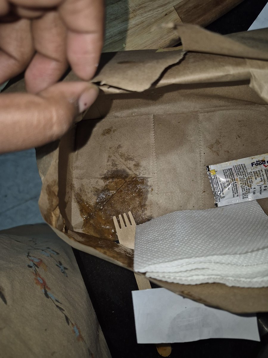 sonau95's tweet photo. I am writing to report a serious issue with my recent order, Order ID 7929645543. Upon delivery, I found that the food provided was spoiled and completely inedible. No customer, no email support. https://t.co/k0354HPZnu