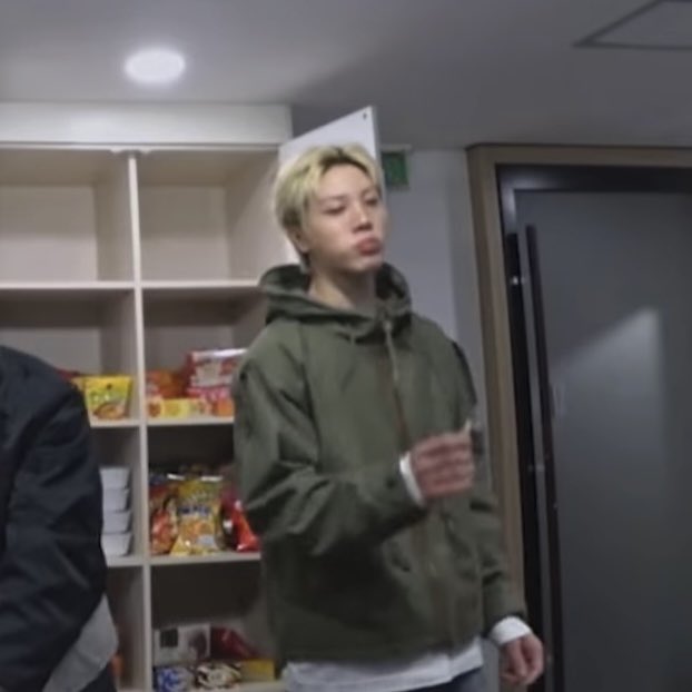 𝟭𝟲 tweet media