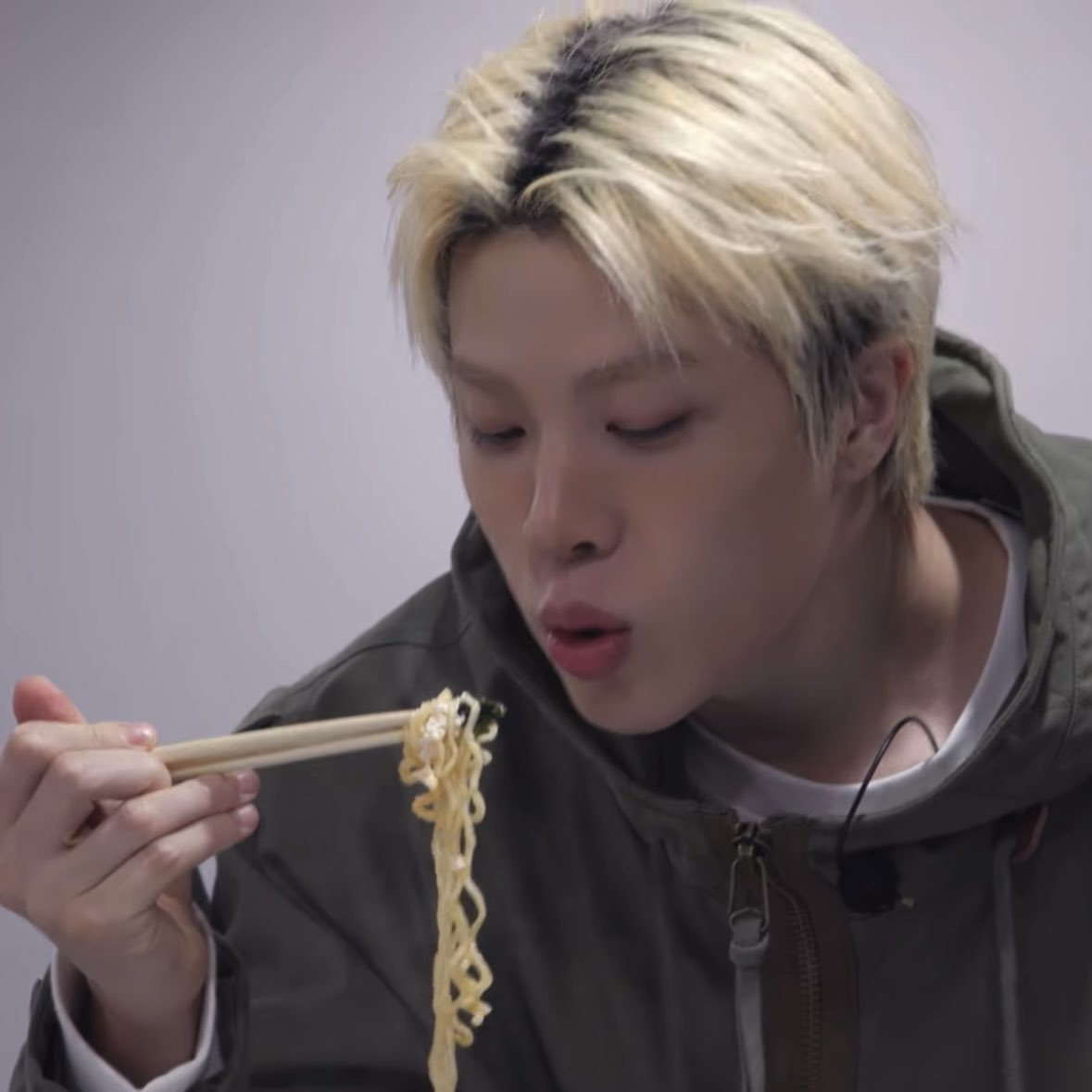 𝟭𝟲 tweet media