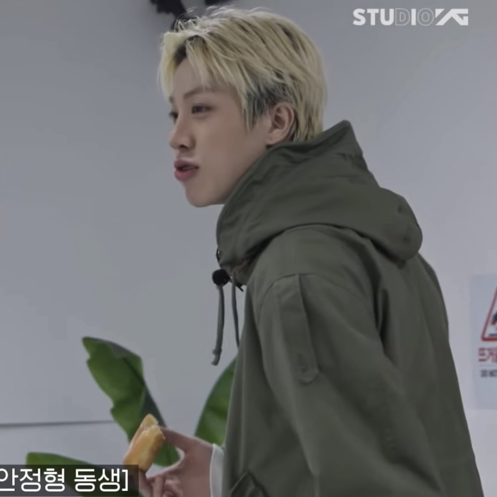 𝟭𝟲 tweet media