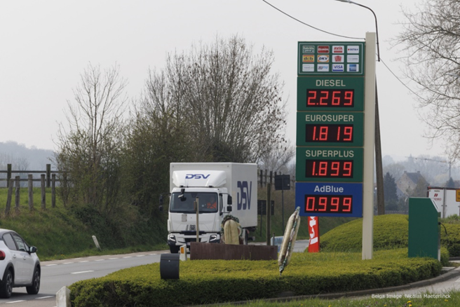 LaChambreBE's tweet image. Questions au min @JanJambon en com #Finances ea s/ la condamnation d'un administrateur de Proximus, les droits d’auteur et droits voisins, les prix de l’énergie et des carburants, les taux de TVA &amp;gt; tinyurl.com/mwv67rwk Live ▶️ tinyurl.com/yhsm6rvk