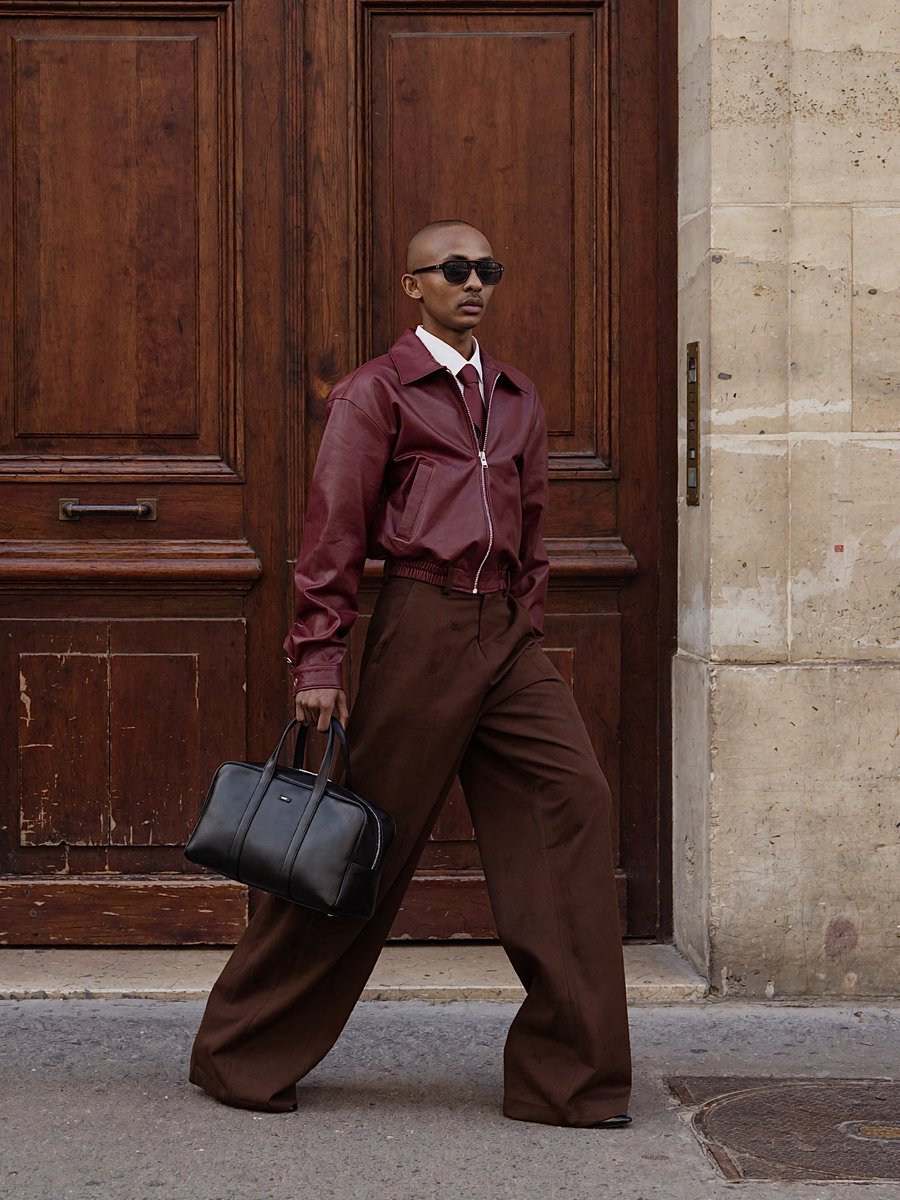 FreedomAnold's tweet photo. Refined in burgundy.🍷 https://t.co/DHEhtxoxBN