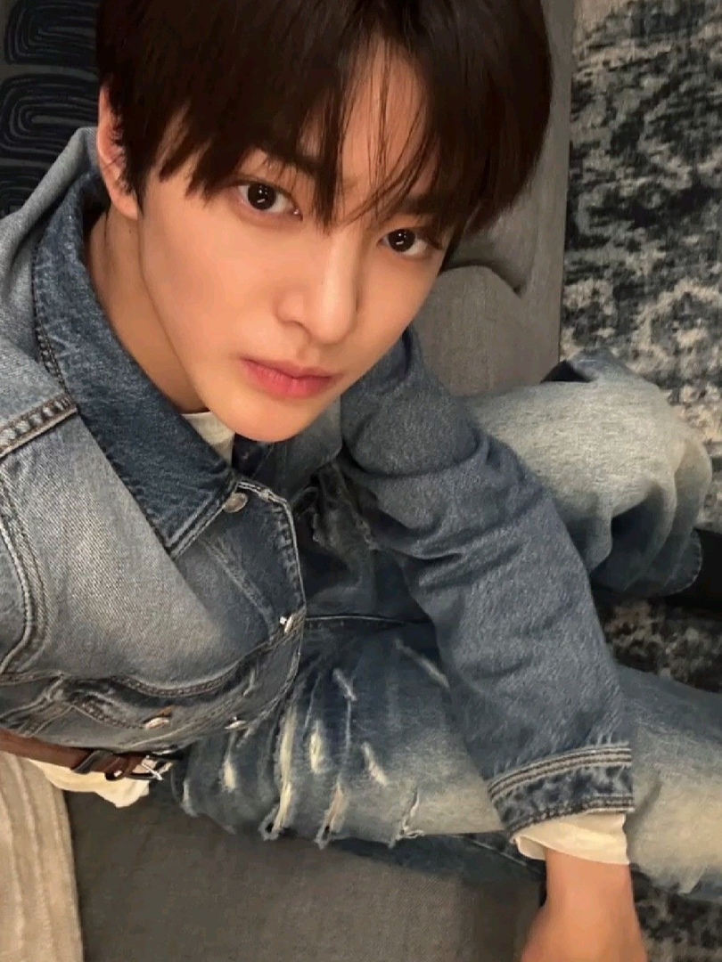 Base umum bisa follow @cornerfess tweet media