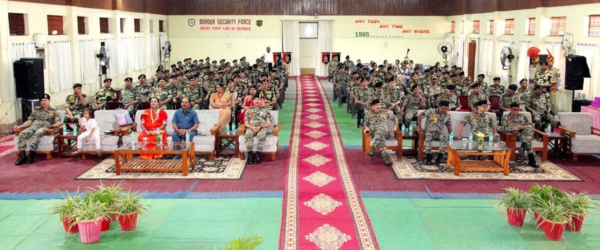 BSFChhattisgarh's tweet image. सेवा, सुरक्षा और समर्पण के 60 स्वर्णिम वर्ष 🇮🇳

दिनांक 25 मार्च 2026 को सीमांत मुख्यालय (विशेष सक्रिया), BSF छत्तीसगढ़ में हीरक जयंती समारोह का भव्य आयोजन किया गया।
श्री संजय पंत, महानिरीक्षक की अध्यक्षता में यह कार्यक्रम #BSF के 60 वर्षों की वीरता, सेवा, बलिदान और समर्पण का