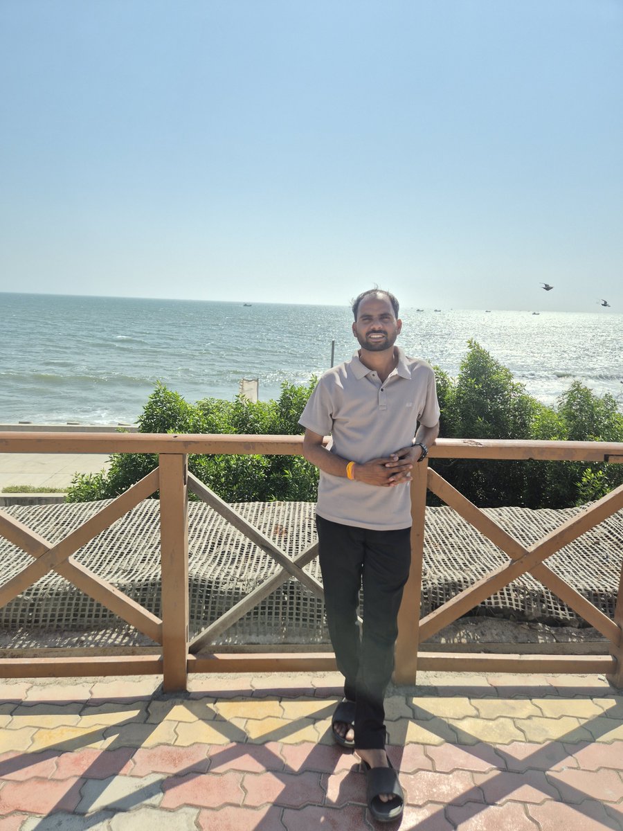 RahulYadav_'s tweet photo. बारह ज्योतिर्लिंगों में प्रथम ज्योतिर्लिंग.. सोमराज (चंद्र) द्वारा स्वर्ण, रावण द्वारा चांदी, और श्रीकृष्ण द्वारा चंदन से निर्मित मंदिर... बार-बार लूटे जाने पर भी आबाद.. भगवान श्रीकृष्ण द्वारा देहत्याग भूमि... पर जाने का ईश्वरीय सौभाग्य प्राप्त हुआ .. जय-जय सोमनाथ.. हर-हर महादेव.. 🙏🙏