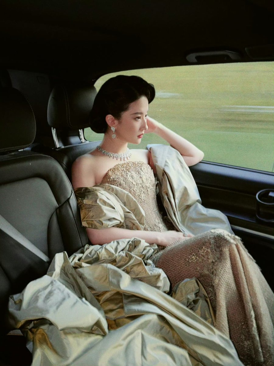 불가리 행사에 가는 유역비