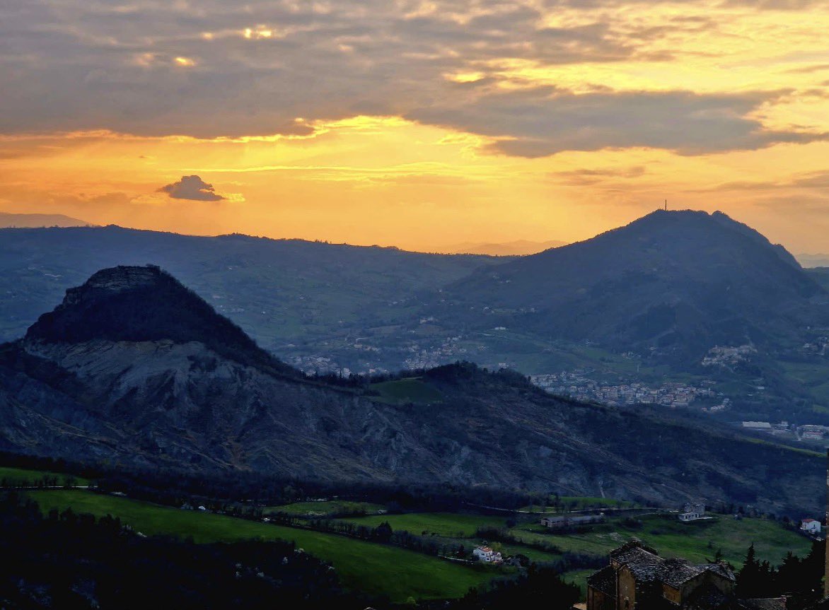 aleandrofagioli's tweet photo. Umbrian hills 

#goodafternoon #25March 
#NatureBeauty #picture https://t.co/H9R9sjpw9H