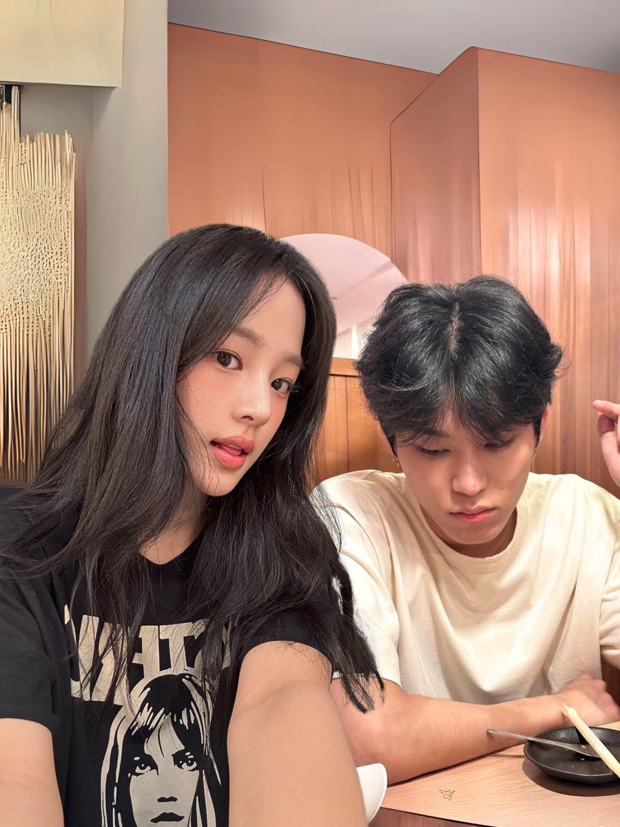 livy ఇ tweet media