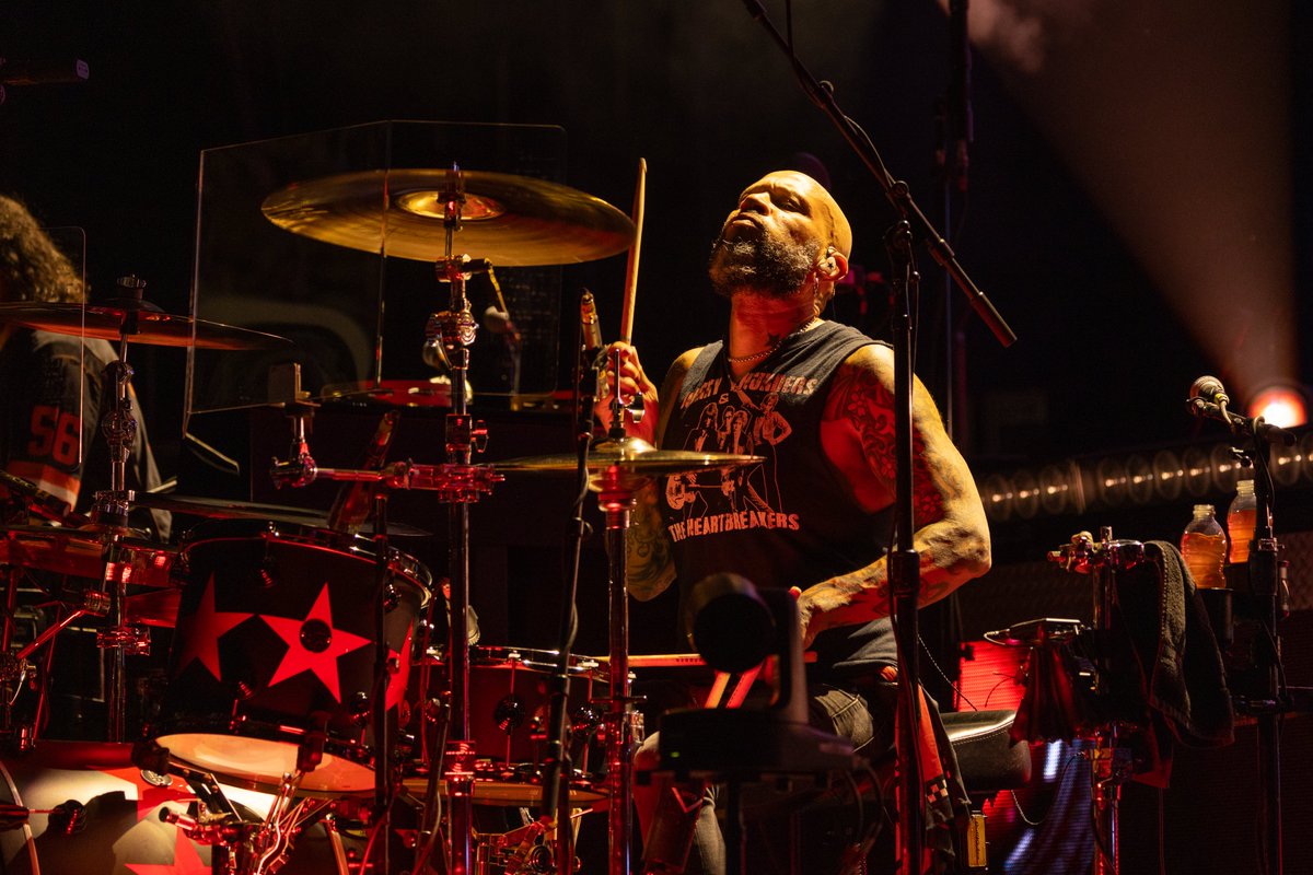 Guns N' Roses tweet media
