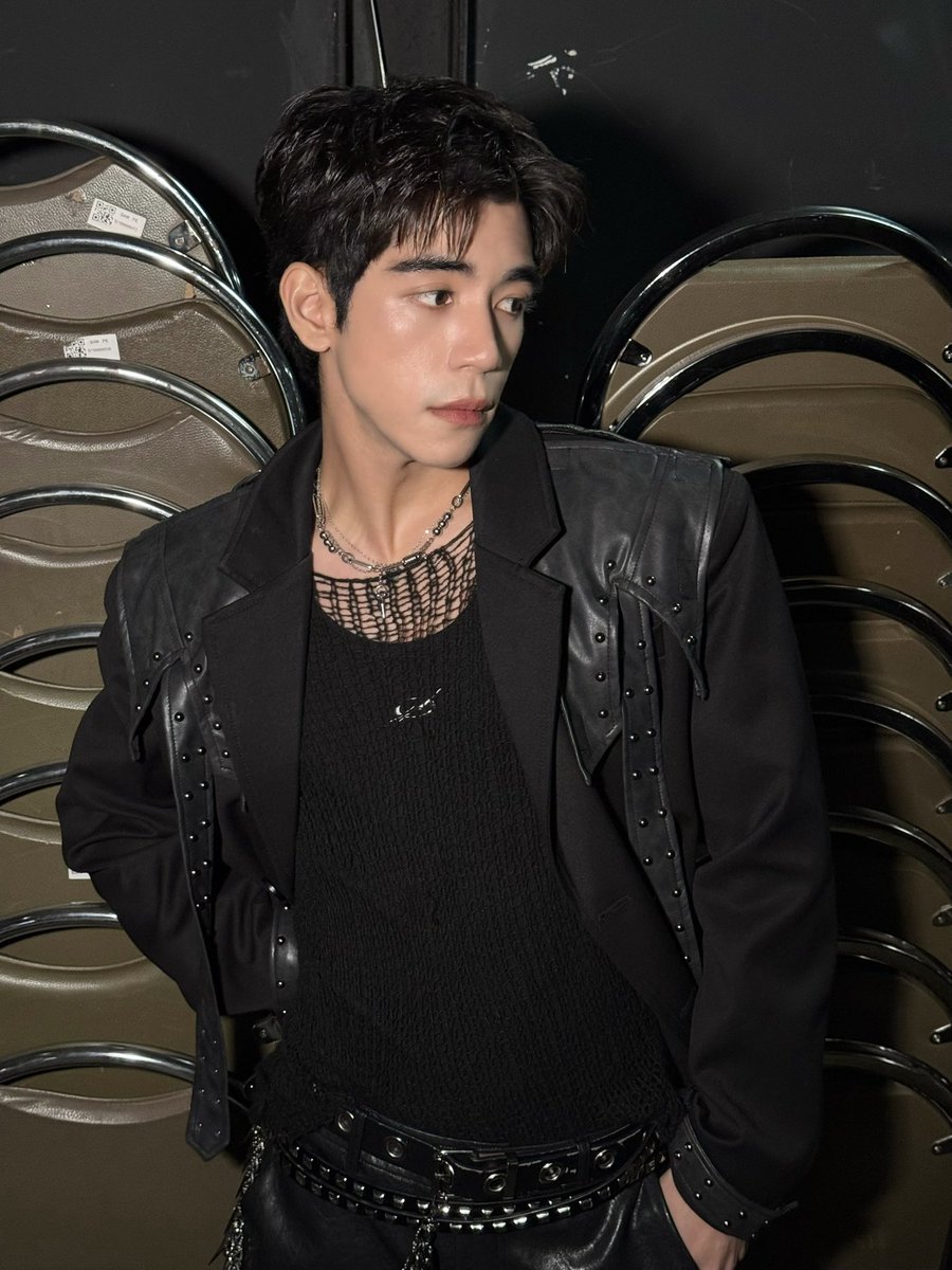 LOOKEPEEP tweet media