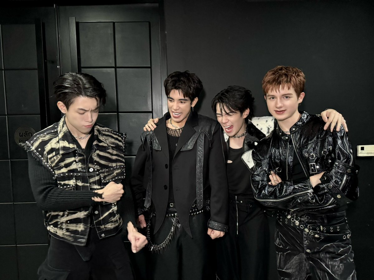 LOOKEPEEP tweet media